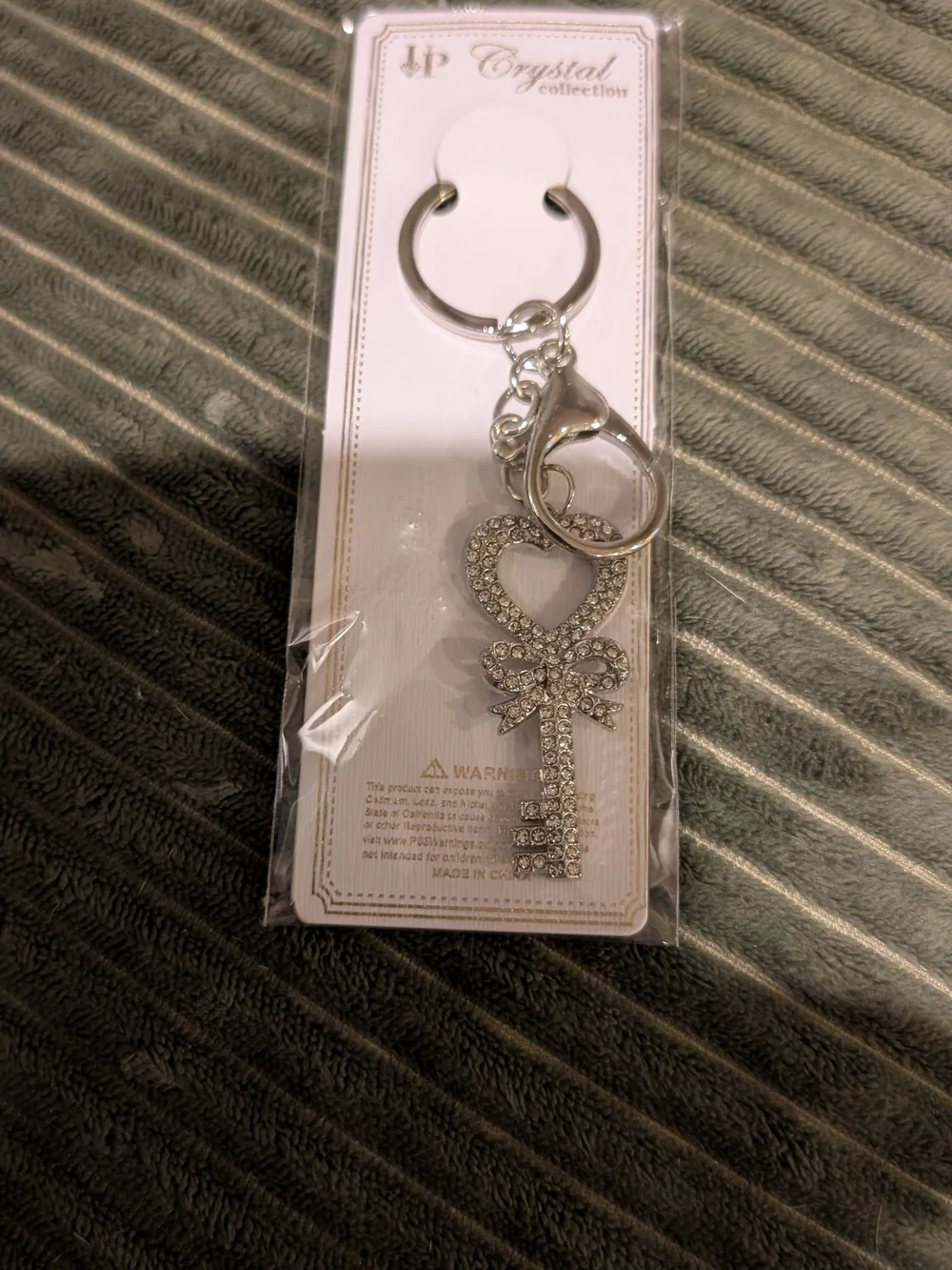 🦋 Crystal Key Heart Keychain - Silver